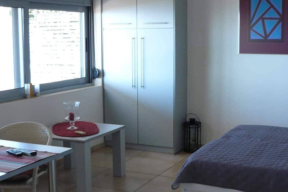 Foto 5 von 29: Villa-Studio in Ferma mit Meerblick, stilvoll, Strandnaehe, Terrasse, Garten