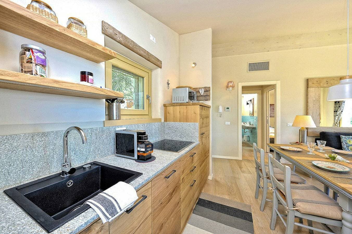 Foto 5 von 26: Ferienwohnung in einer Villa mit Pool am Gardasee