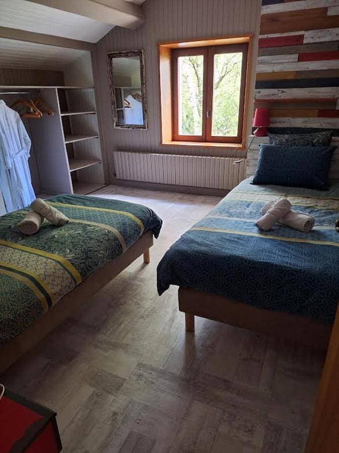 Foto 4 von 8: Standard Twin Room with Shared Bathroom