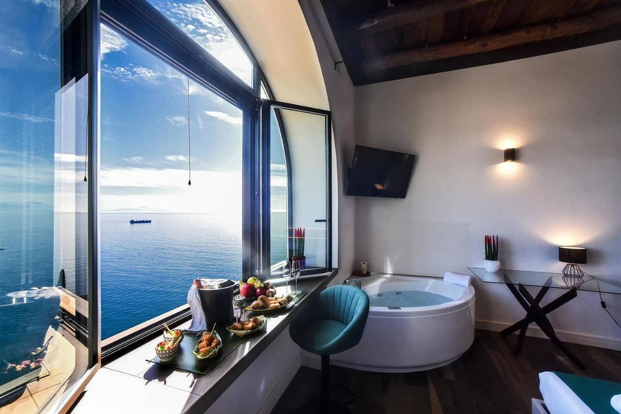Foto 5 von 43: Double Room with Balcony and Sea View