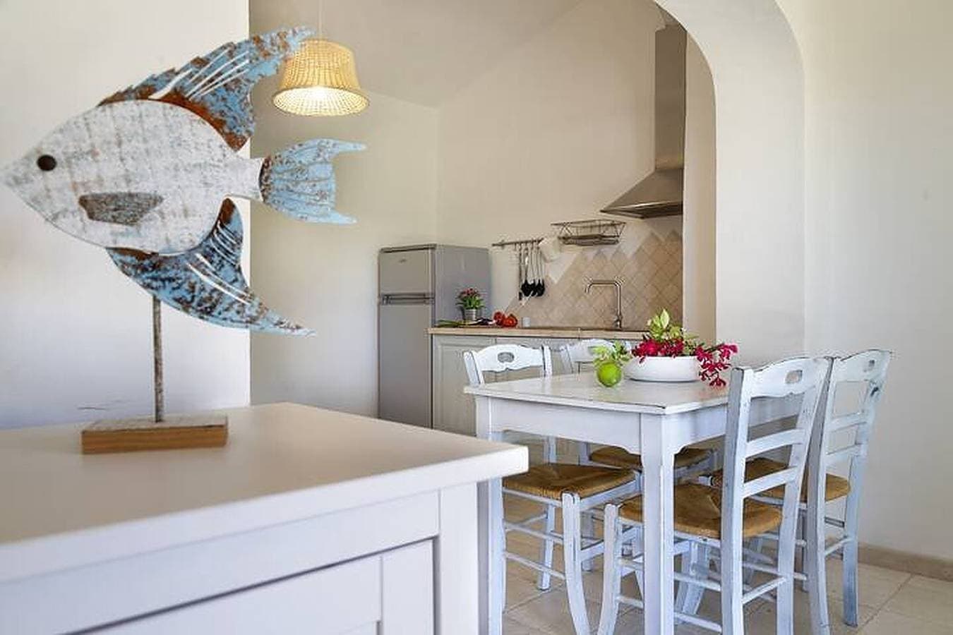 Foto 3 von 10: Ferienhaus "Casa giardino e spiaggia a piedi" in Strandnähe mit Garten & Terrasse