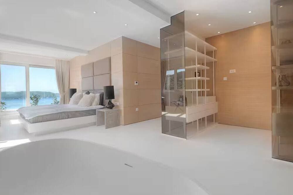 Foto 4 von 30: 1,000 m² Penthouse Retreat in Rafailovići, Budva