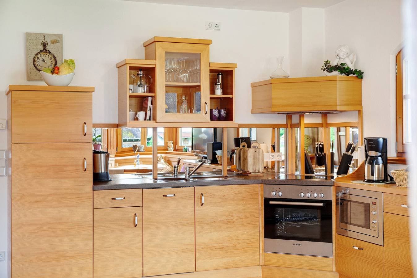 Foto 8 von 24: Ferienwohnung 'Landhaus Bergkulisse' mit Bergblick, Gemeinschaftsterrasse und WLAN