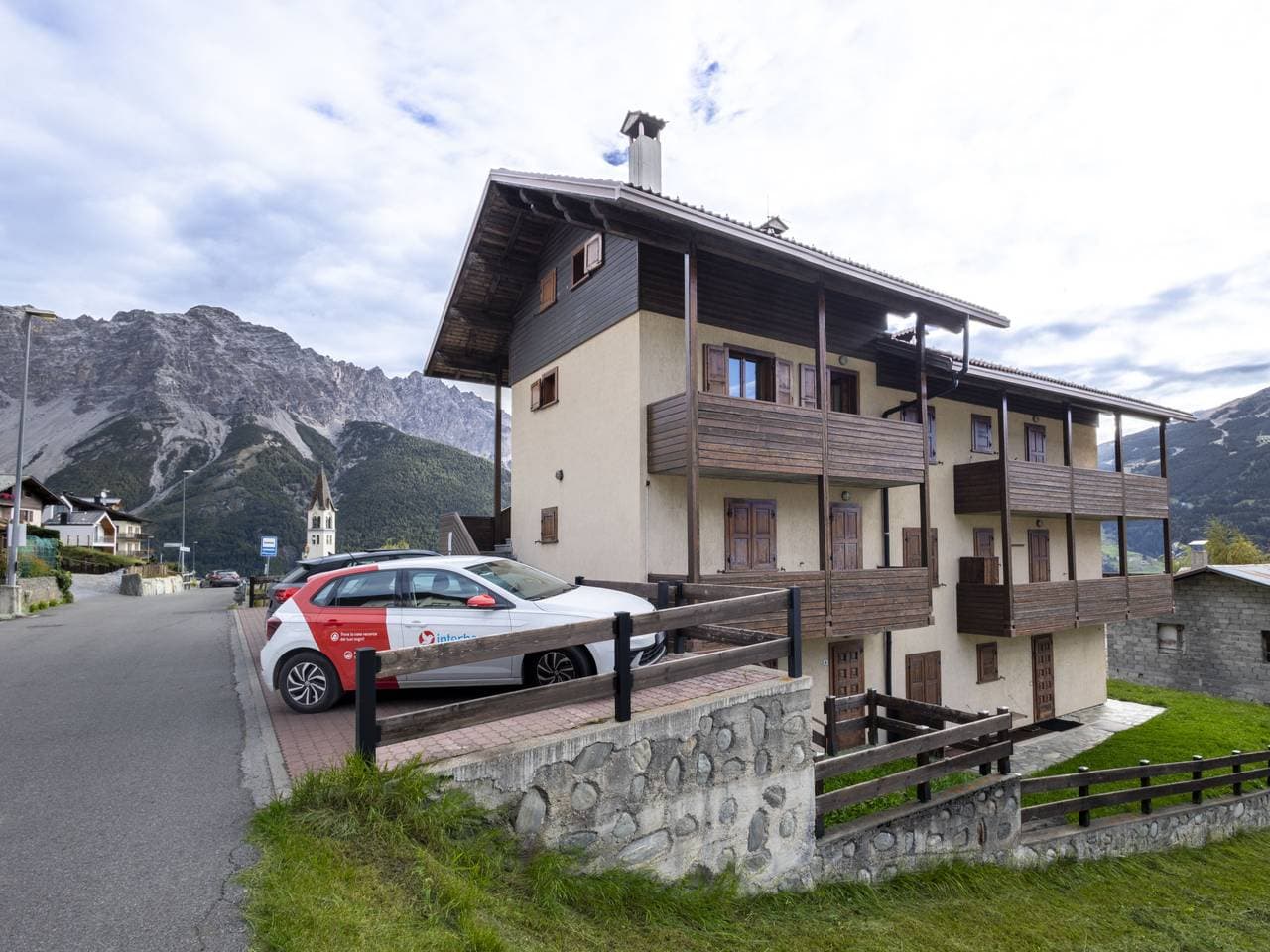 Kleines, komfortables Mehrfamilienhaus Oga Mountain Home 1