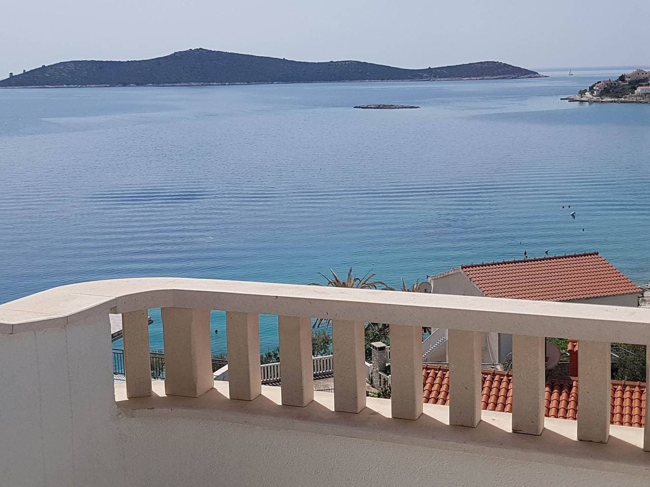 Foto 10 von 27: Mit Blick auf das Wasser