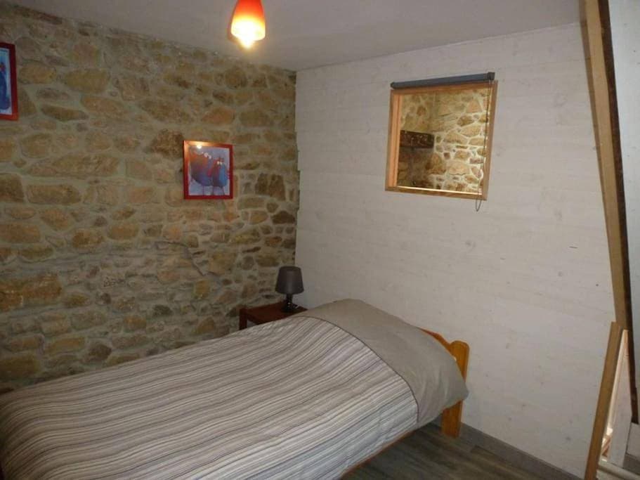 Foto 4 von 8: Three-Bedroom House