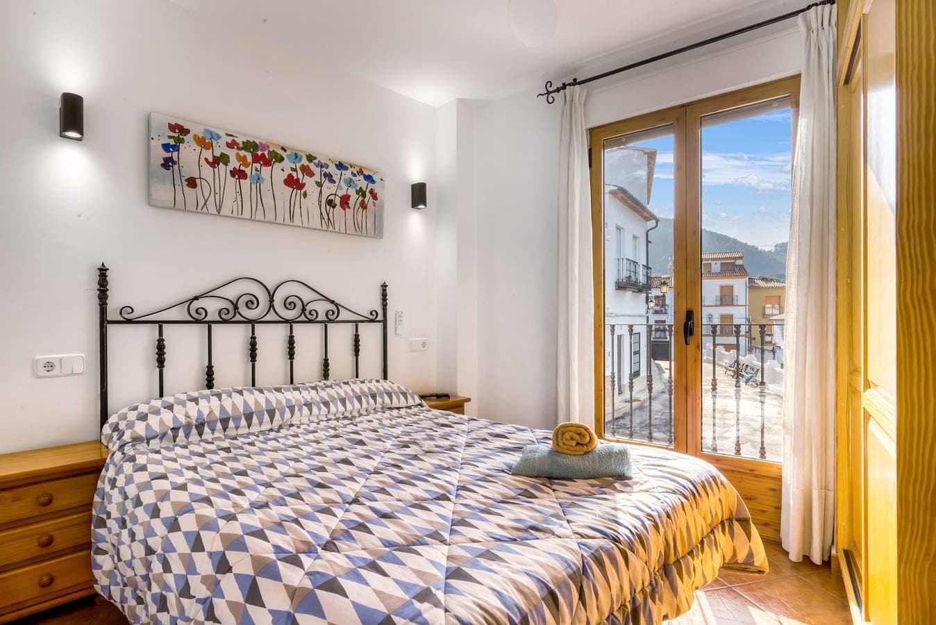 Foto 12 von 31: Ferienwohnung 'El Castellet' mit Bergblick, Wi-Fi und Klimaanlage