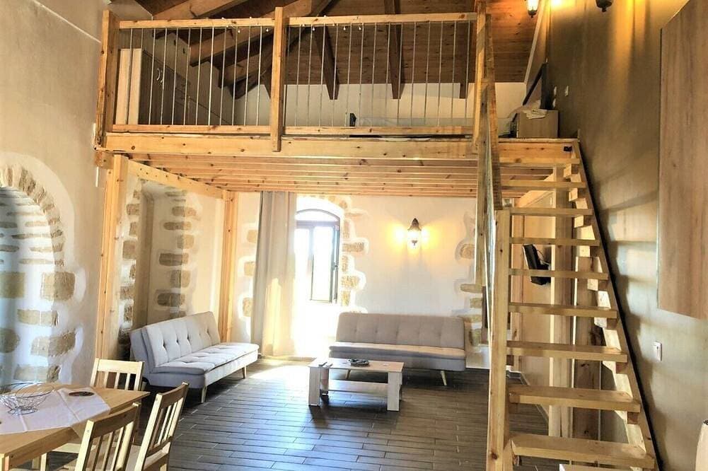 Foto 12 von 24: Ιndependent stone apartment with attic.