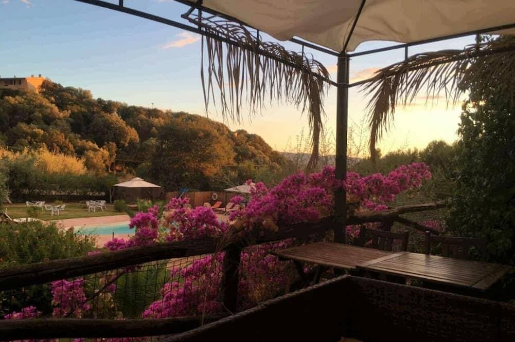 Villa Agnese -Grosszuegige FeWo in Villa mit Garten, Pool und schoenem Meerblick 1