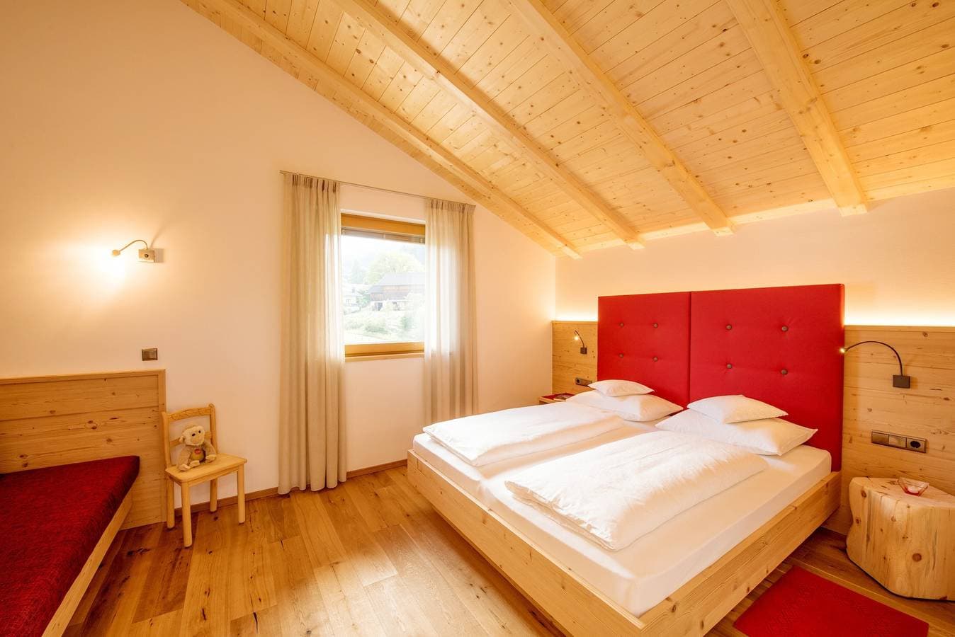 Foto 6 von 11: Ferienwohnung "Haus Sonnegg - Living Suite" mit Bergblick, Wi-Fi, Balkon & Garten