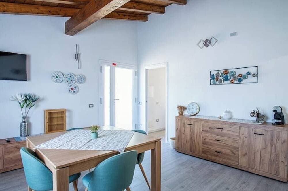 Foto 9 von 13: Comfortable room with private balcony and view