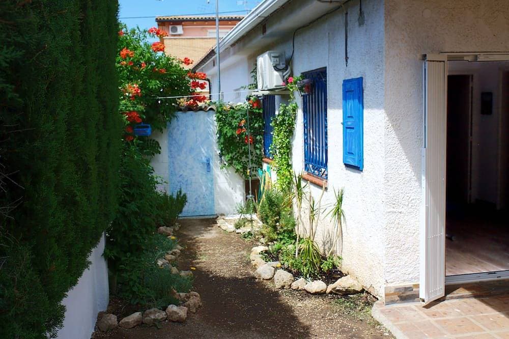 Foto 10 von 22: Casa Adosada con Jardin y Barbacoa a dos Pasos de la Playa