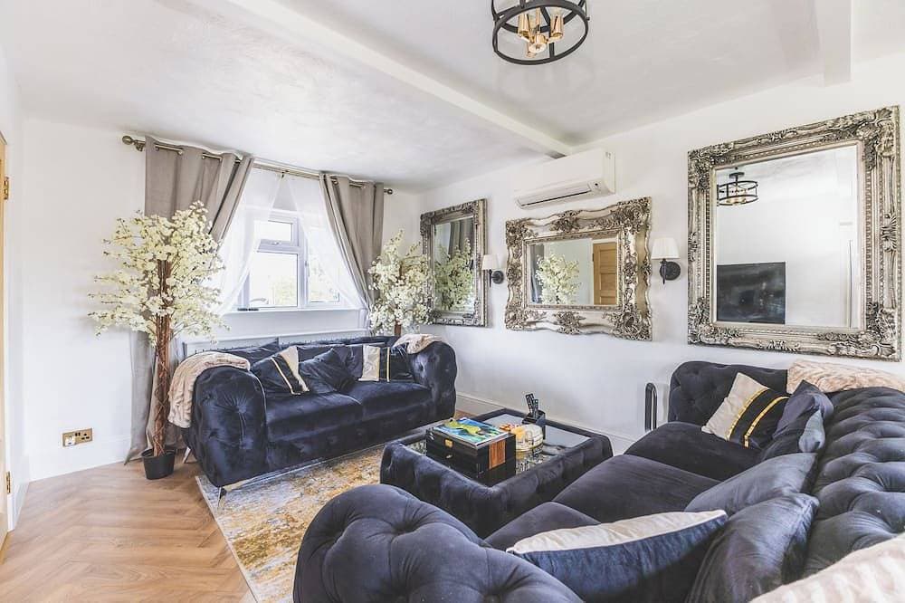 Charming 2Bdr Bungalow near Heathrow and London 1