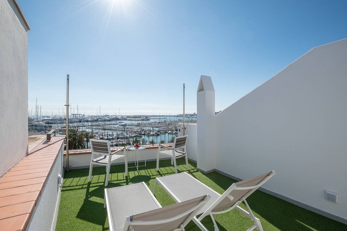 Foto 6 von 30: Moli 37 House - Port View Terrace by PriorityVilla