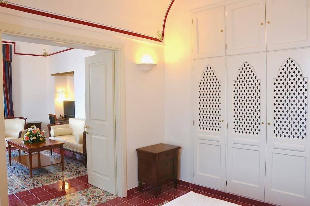 Foto 13 von 30: Villa Amalfi - Zwölf Schlafzimmer Villa, Schläft 24