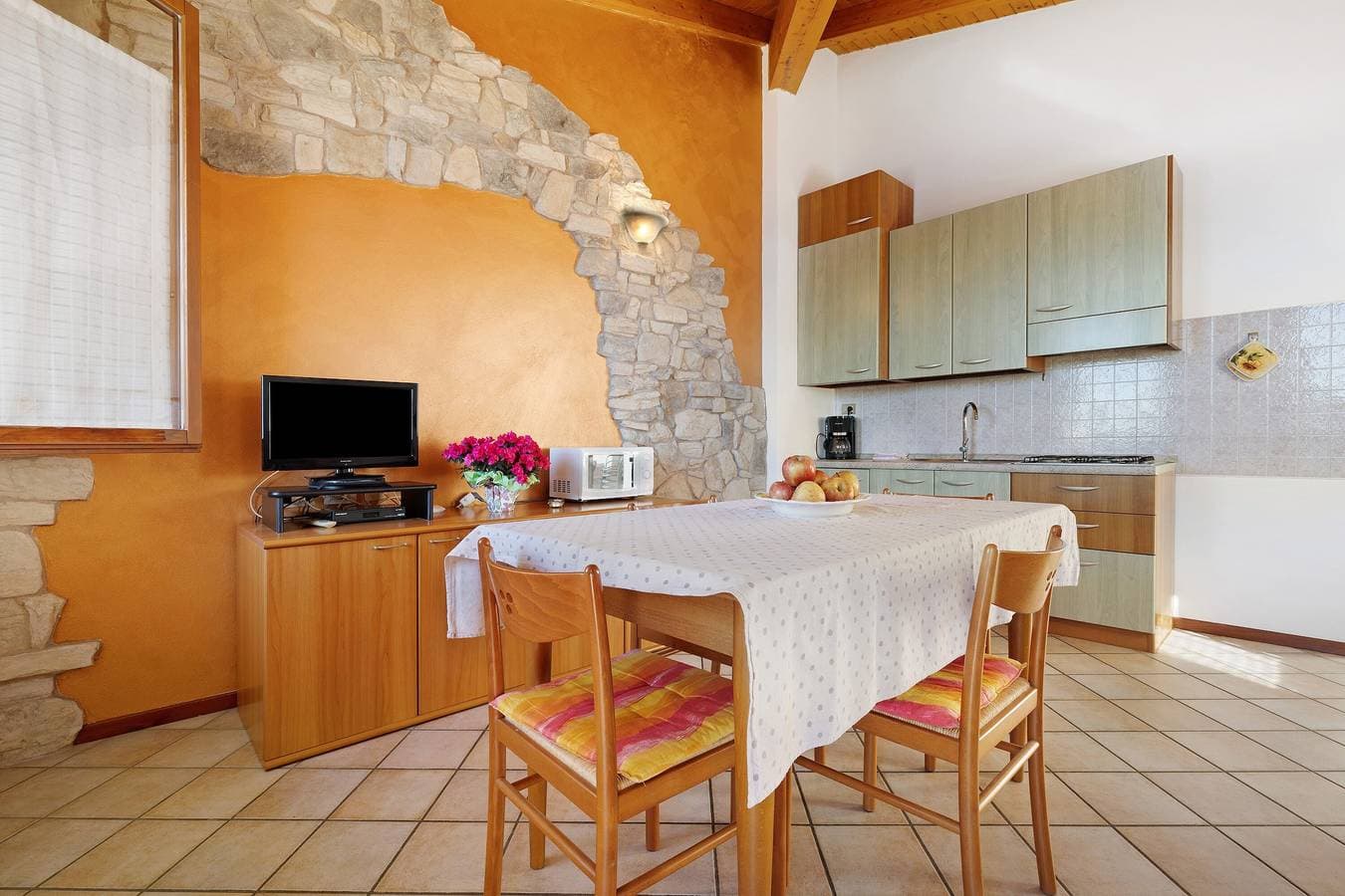 Foto 5 von 39: Ferienwohnung 'Rustico Spagnol 2' mit Seeblick, Pool und WLAN
