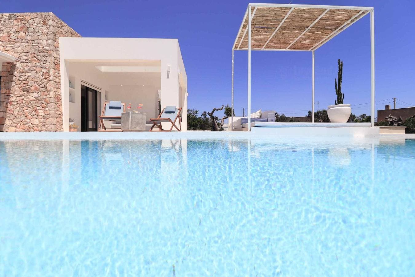 Foto 8 von 38: Ferienhaus für 4 Personen mit Pool