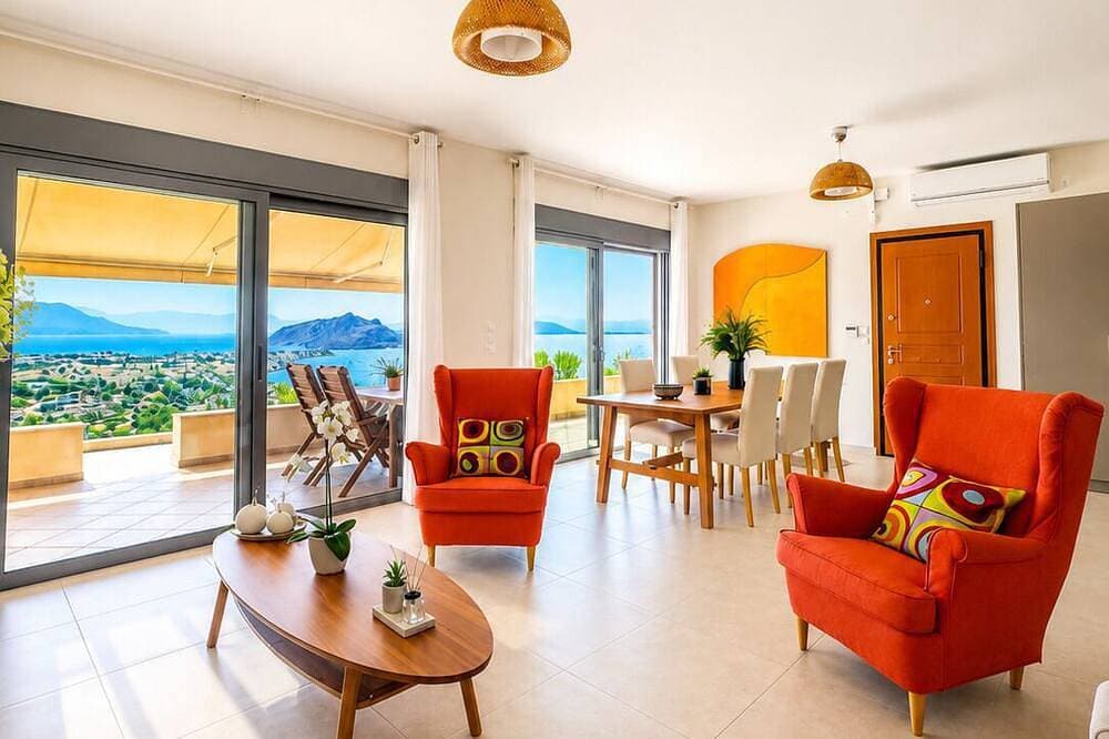 Foto 3 von 30: Minimalist, new condo with beautiful sea and mountain views