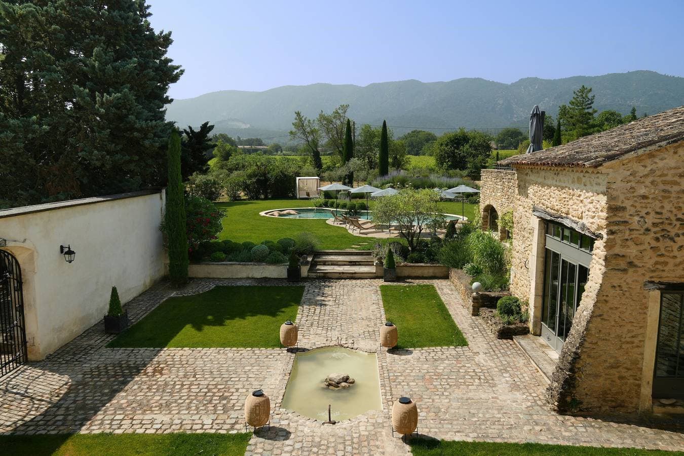 Foto 4 von 63: Bauernhaus aus dem 19. Jahrhundert mit Pool und Blick auf den Luberon