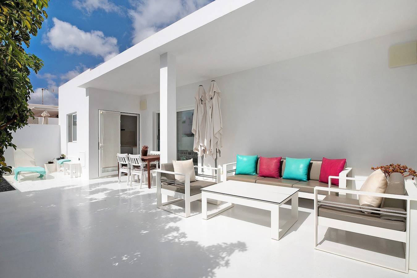 Foto 2 von 36: Ferienhaus 'Casa La Concha Lanzarote' mit Gemeinschaftspool, privater Terrasse und WLAN