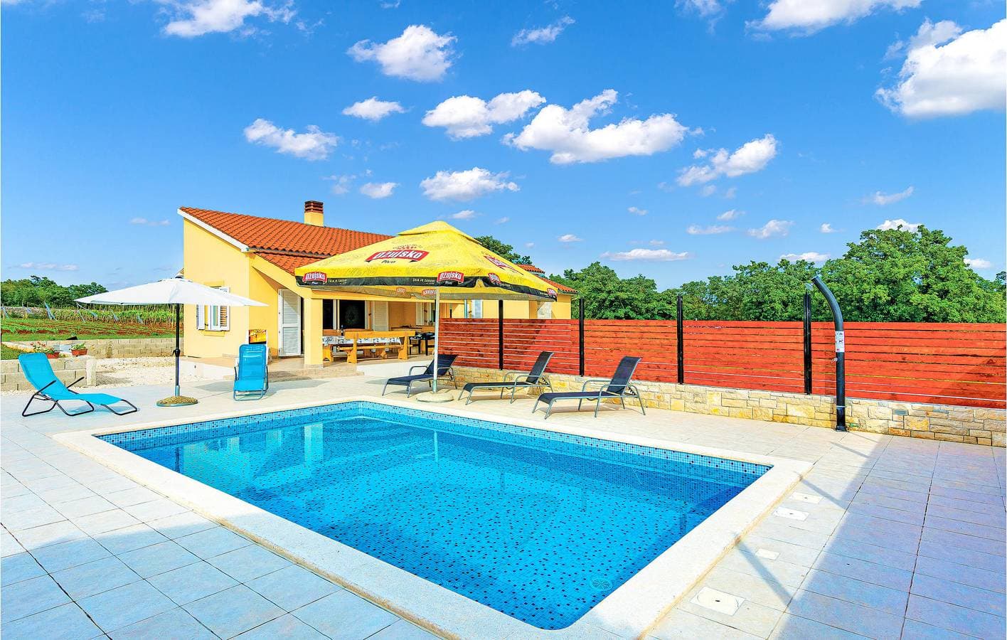 Foto 2 von 29: Geräumige 2-Zimmer-Wohnung mit WLAN, Pool und Terrasse