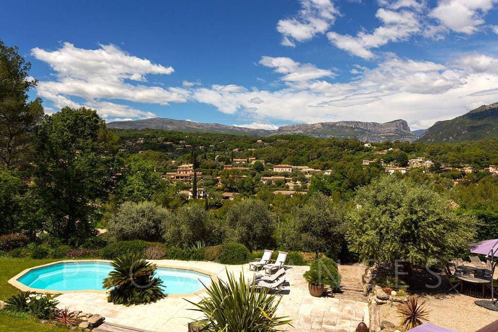Foto 4 von 53: Schönes Ferienhaus mit Pool in Le Rouret