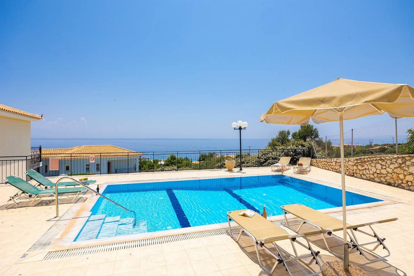 Foto 7 von 41: Villa für 6 Personen mit Balkon