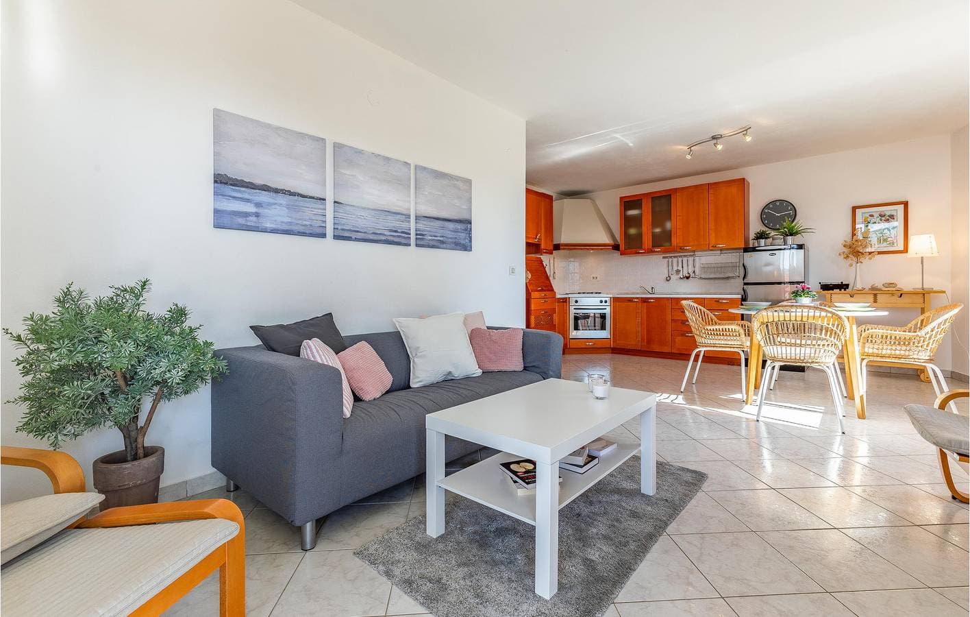 Foto 4 von 28: Gemütliche 1-Zimmer-Wohnung mit Terrasse, WLAN und in Strandnähe