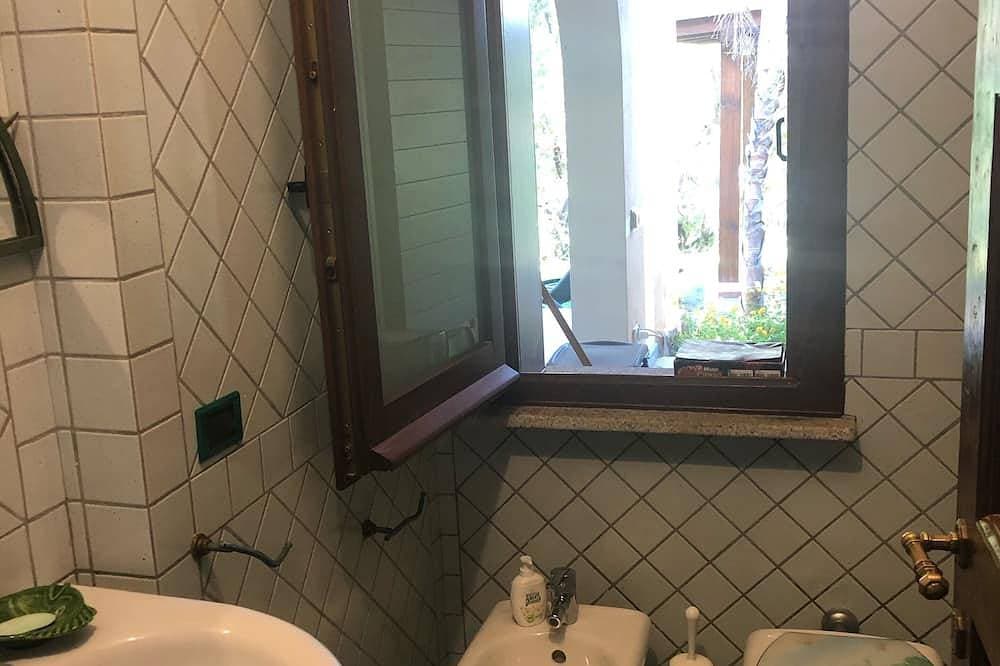 Foto 11 von 30: Villa Bibi with swimming pool, three doubles, garden, private beach.