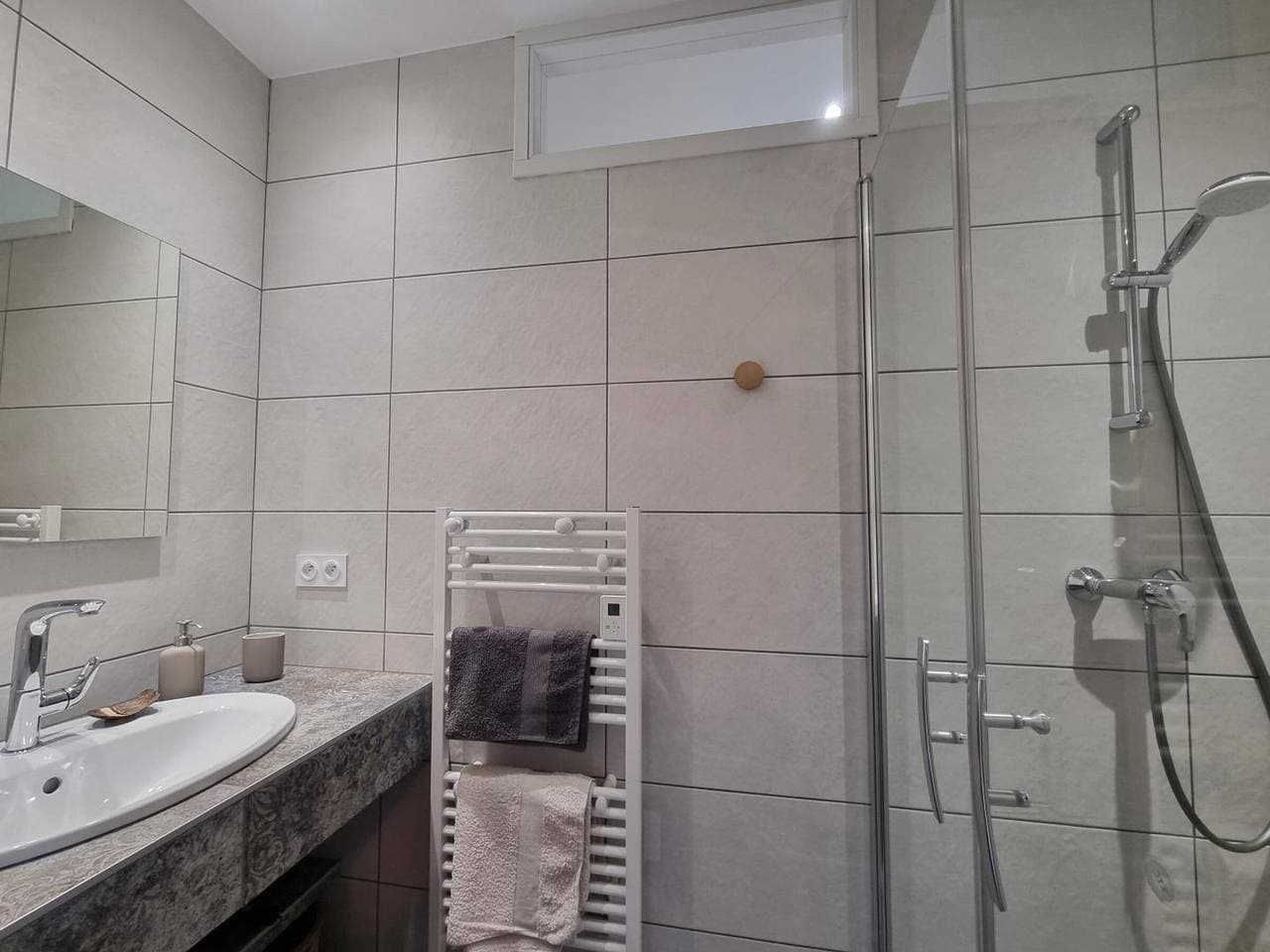 Foto 9 von 21: La Petite Bulle: Gemütliche und Moderne Unterkunft in Saint-Galmier