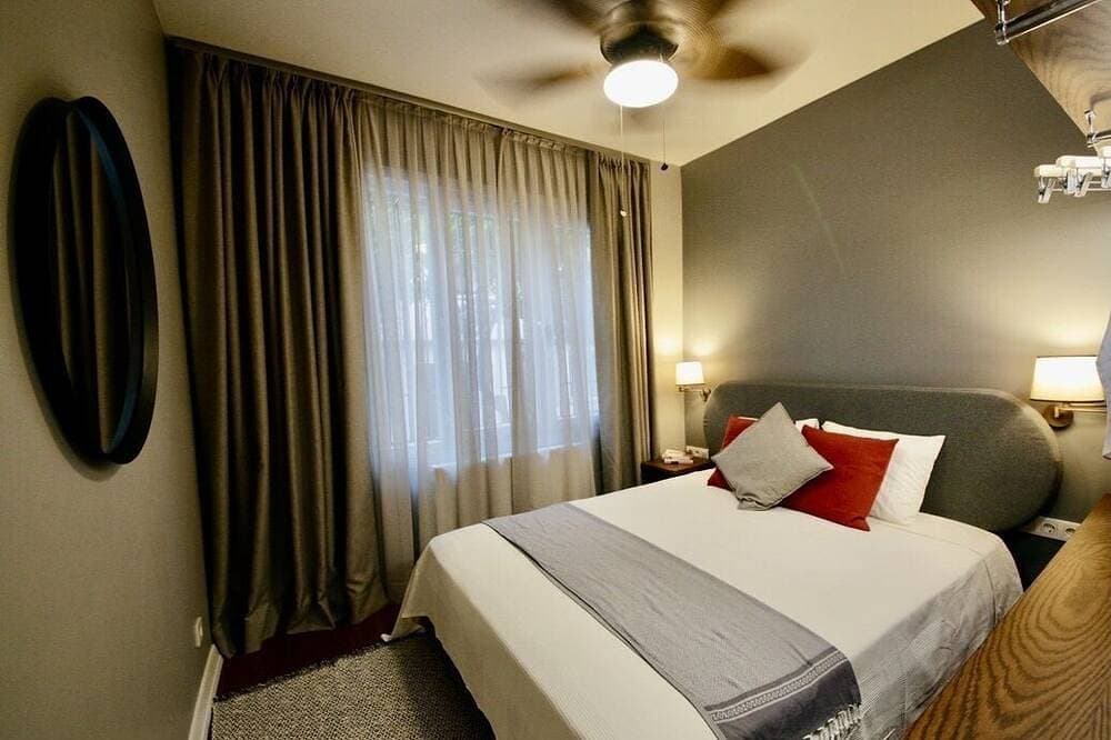 Superior refurbished flat in the heart of Istanbul 1