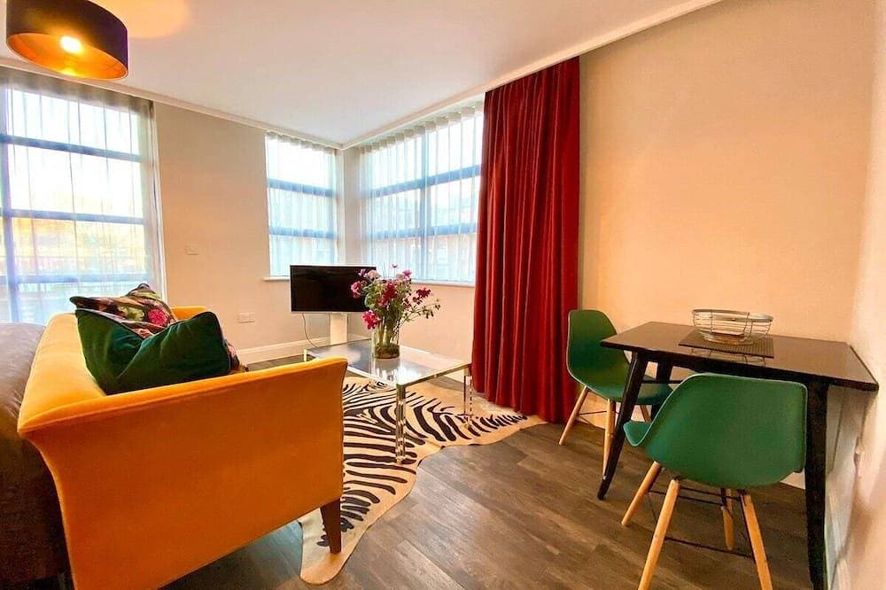 Foto 8 von 11: Luxurious Studio Apartment inc Free Parking & WiFi