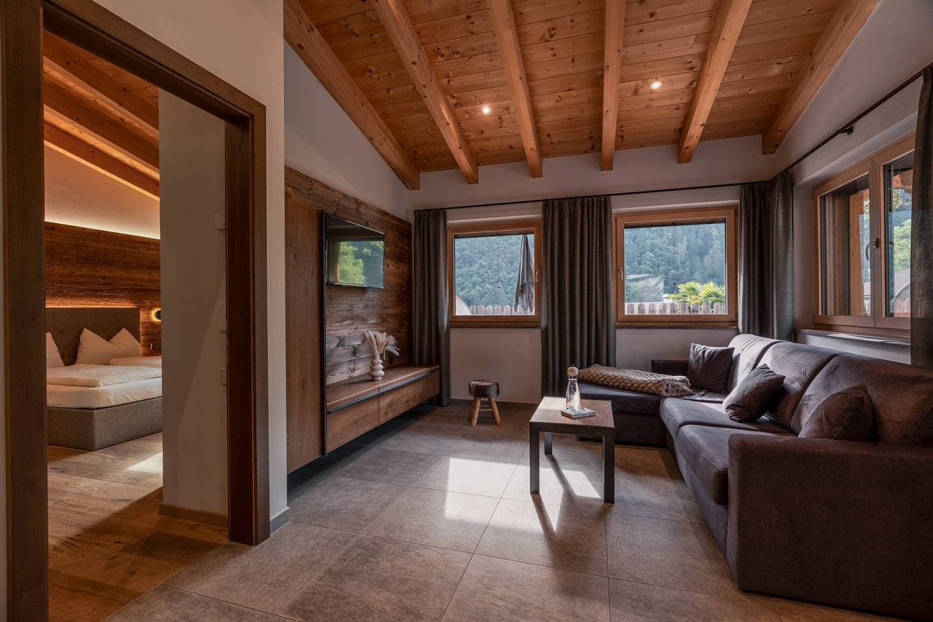 Foto 11 von 47: Chalet Jasmin - großzügiges Chalet mit Garten und Olivenbaum - perfekt für entspannte Tage im Grünen