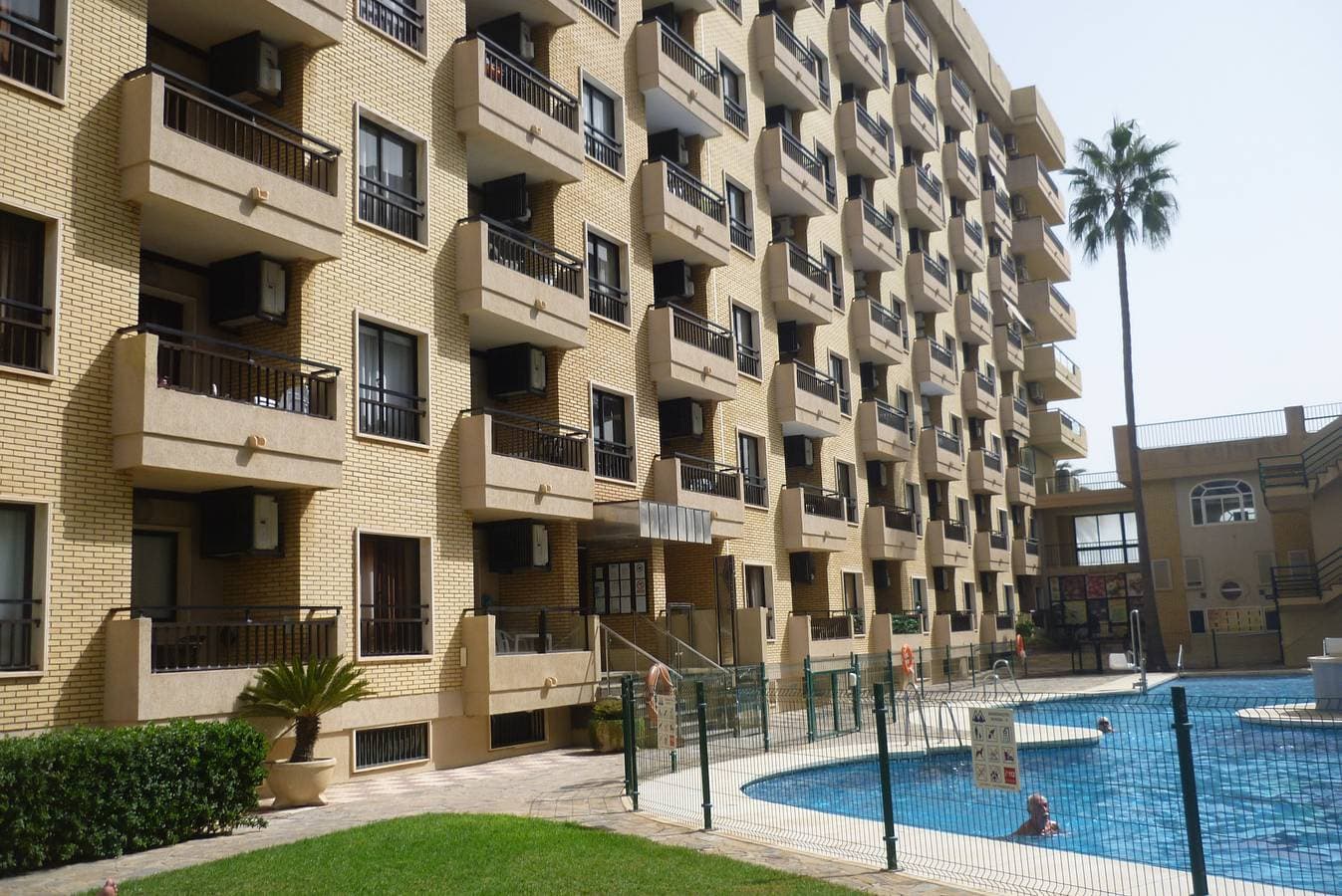 Foto 13 von 28: Modern 1 Bed Seafront Apt Los Boliches