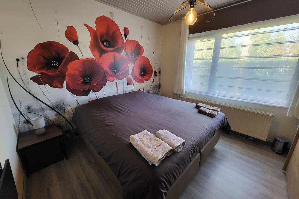 Mary's Poppies, in the heart of a small, peaceful village, ideal for recharging your batteries! 1