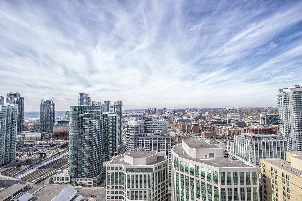 Foto 10 von 11: Stilvolles 1 Schlafzimmer Apartment mit Skyline-Blick nahe Cn Tower