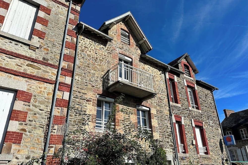 Mont St Michel bay house 1