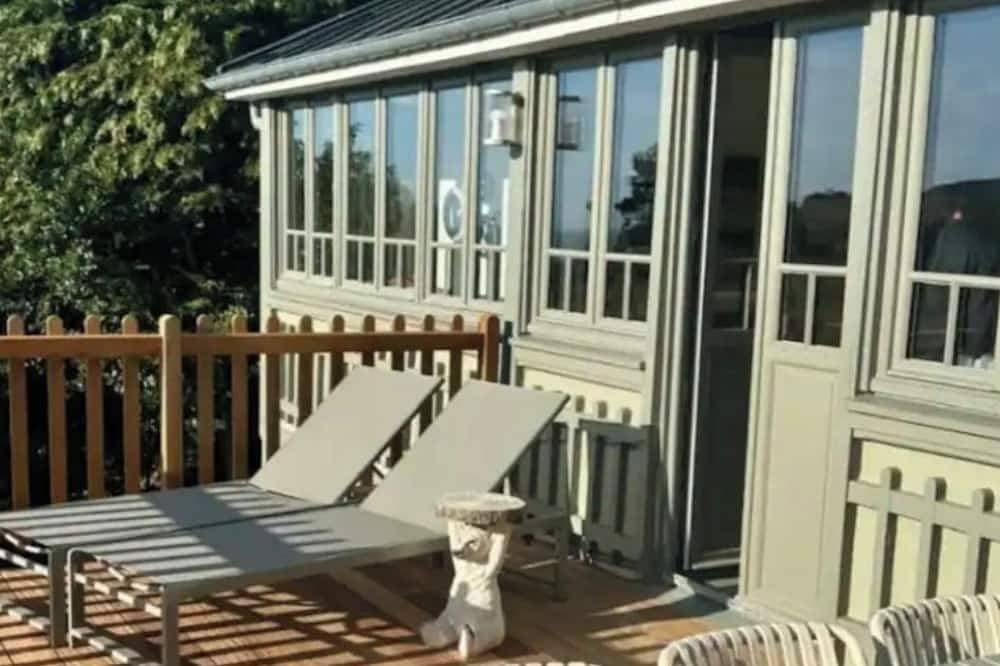 Alba House - Sleeps 10 - 4 bedrooms - Kids' area - Ocean view - Beach within walking distance