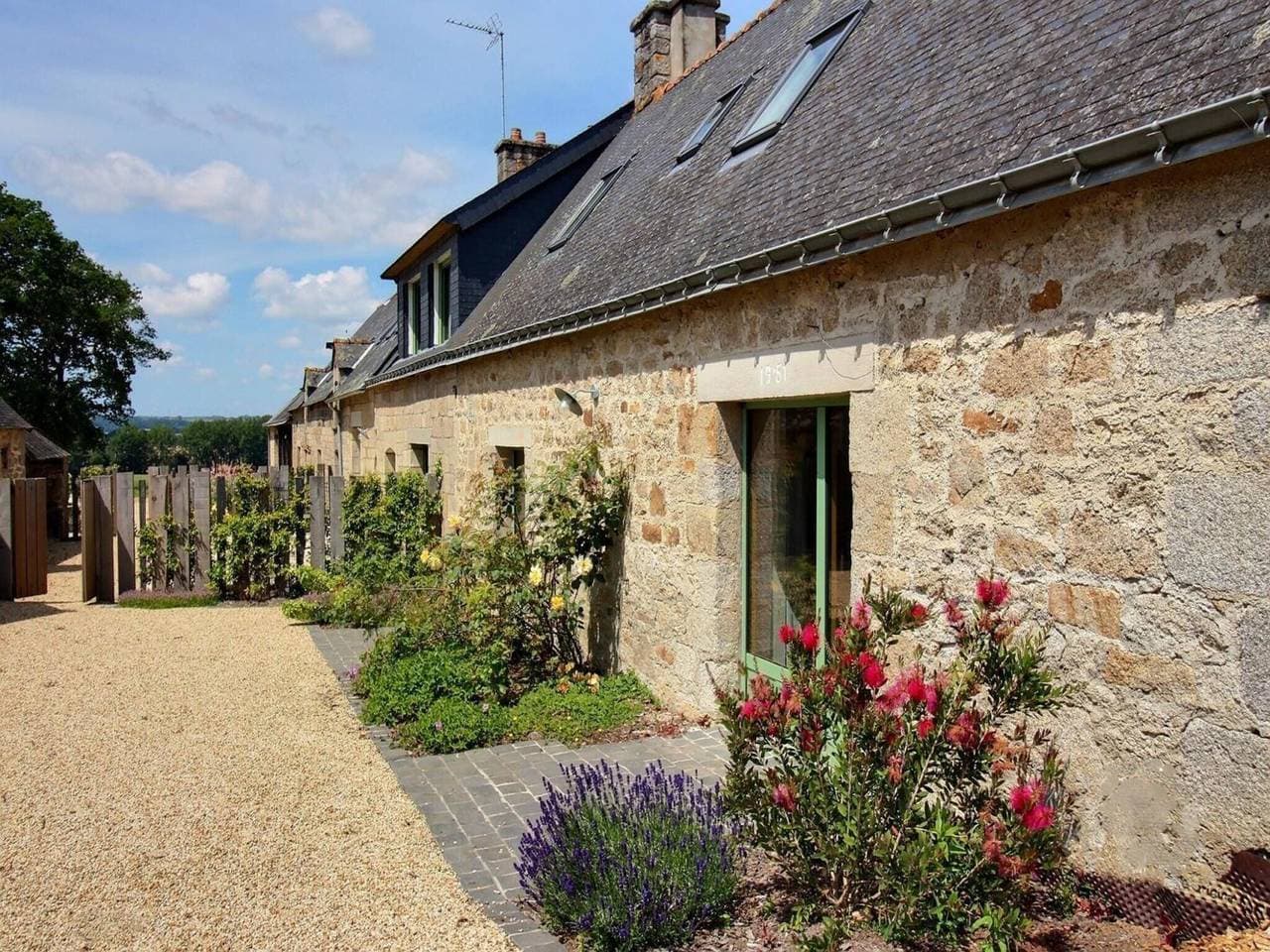 Ferienhaus mit Pool in Neulliac 1