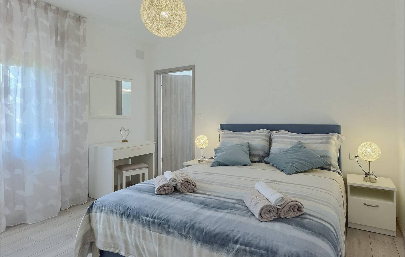 Foto 9 von 46: Geräumige 150 m² große Wohnung mit Pool, WLAN und Parkplatz in Koromani