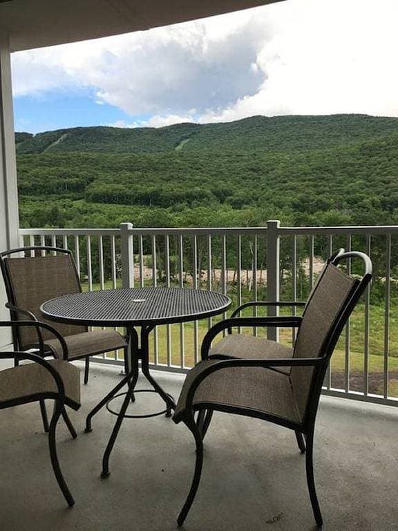 Foto 10 von 50: Neu modernes Studio im River Walk Resort mit Bergblick vom Balkon