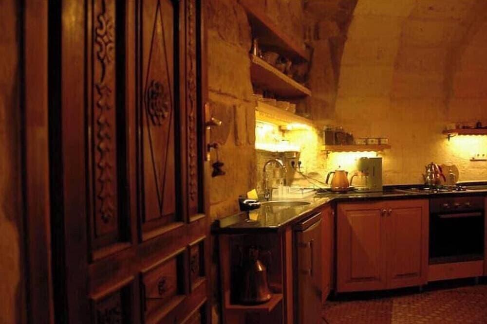 Foto 12 von 25: Anitya Cave House with Turkish Bath – Historic Winery Retreat