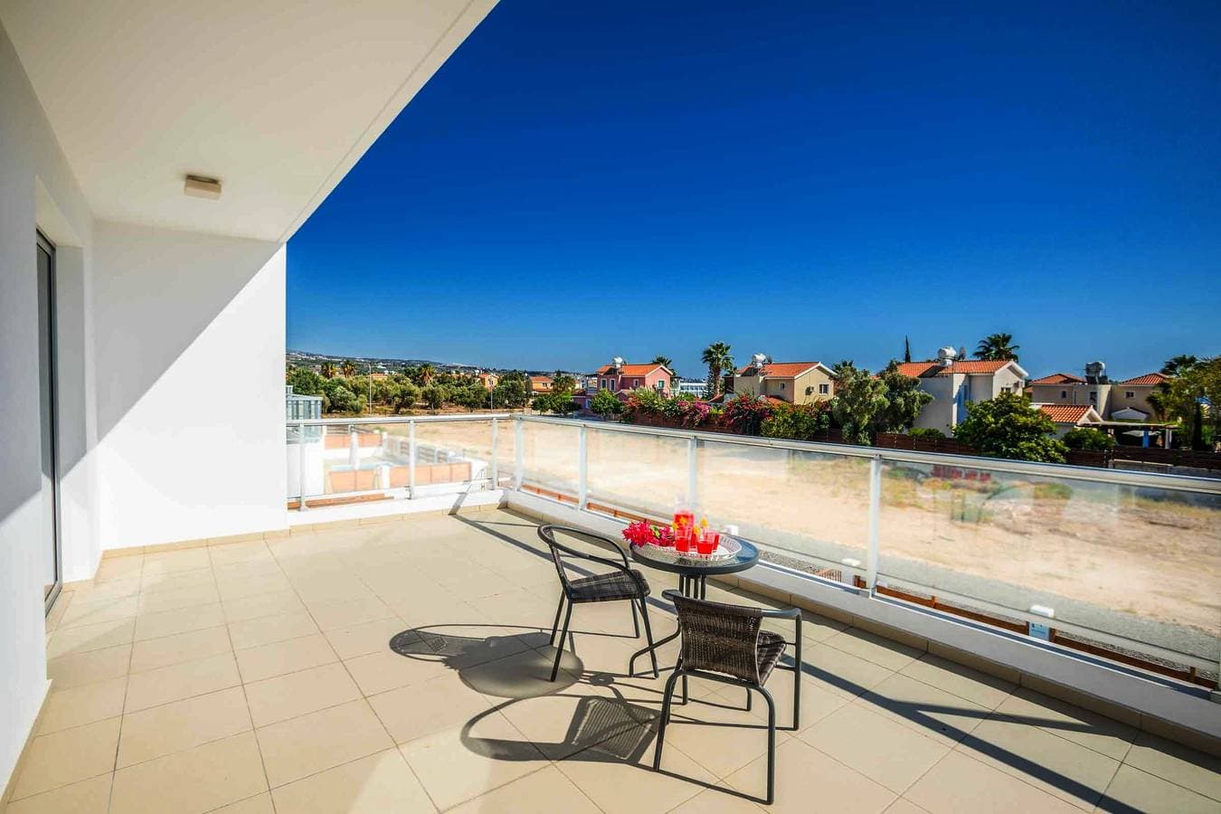 Foto 6 von 21: Villa White Moonflower