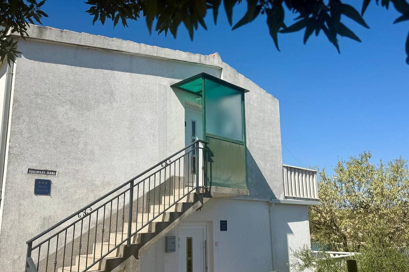 Foto 3 von 24: 1-Zimmer-Ferienwohnung mit Terrasse und Meerblick Necujam, Solta A-16729-a