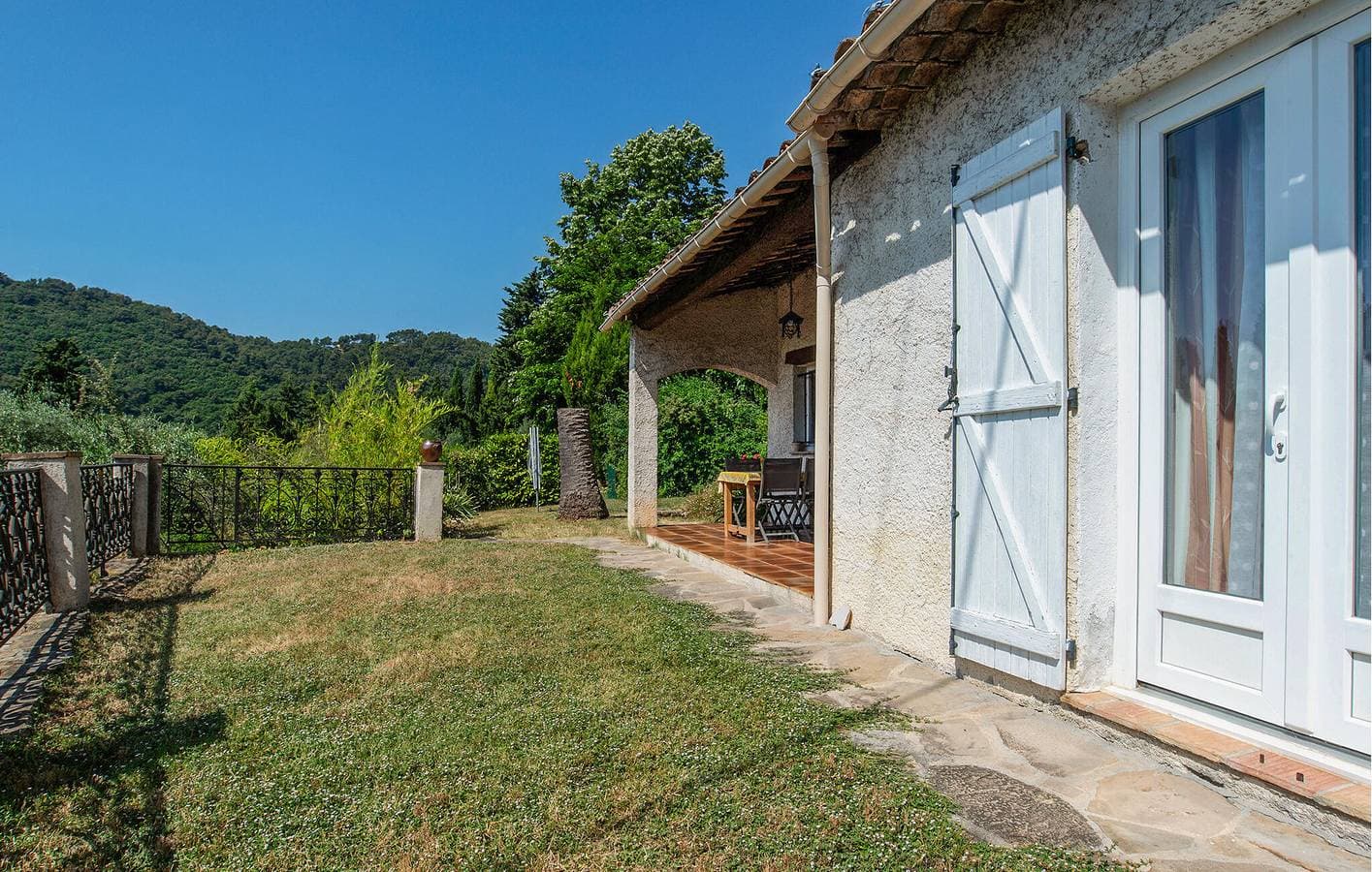 Foto 12 von 24: Wunderschöne Wohnung mit Meerblick, Pool und Parkplatz, 2 km von Grasse und Cabris entfernt