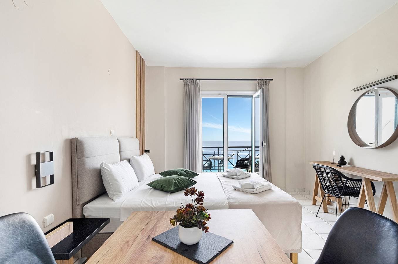 Foto 12 von 32: Ferienwohnung'Sunset Premium Studio B' mit Meerblick, Gemeinschaftspool und WLAN