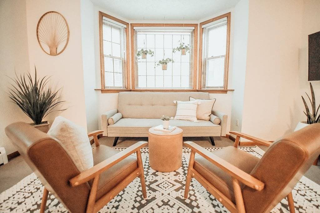 Foto 7 von 11: Completely remodeled 2 bedroom apartment in Portland's West End