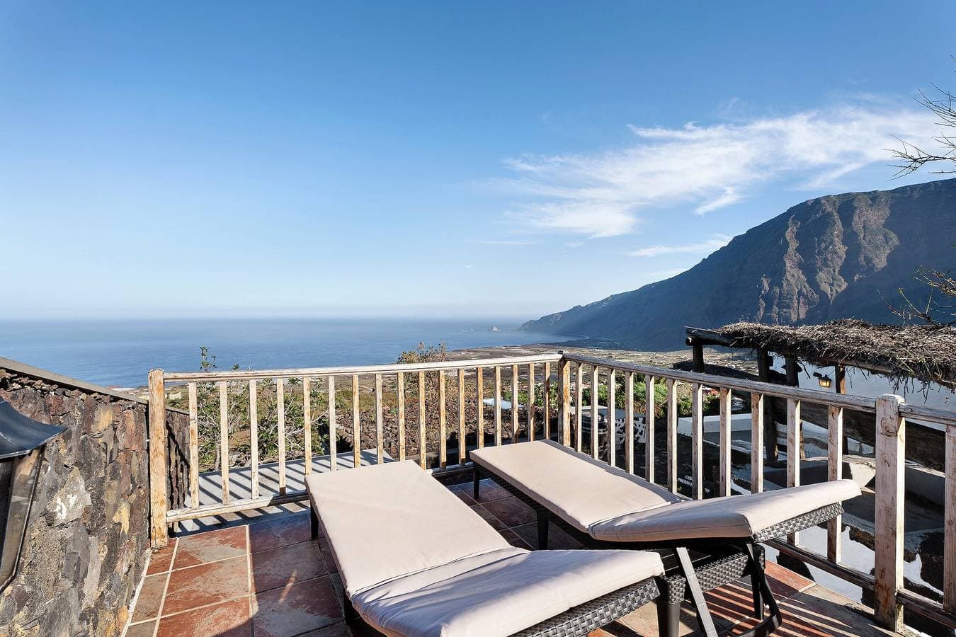 Foto 2 von 21: Chalet 'La Higuera' mit Meerblick, Gemeinschaftsterrasse und WLAN
