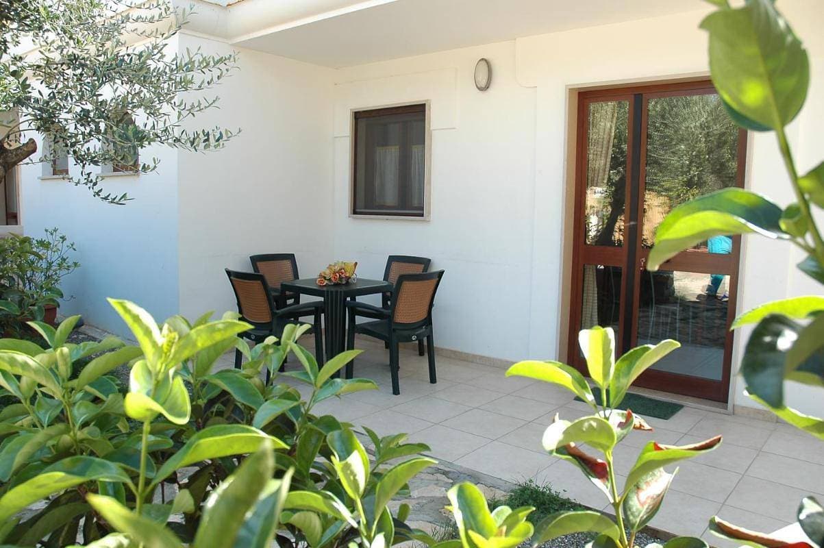 Foto 11 von 49: Ferienwohnung "ulivo" mit Pool und Privatstrand