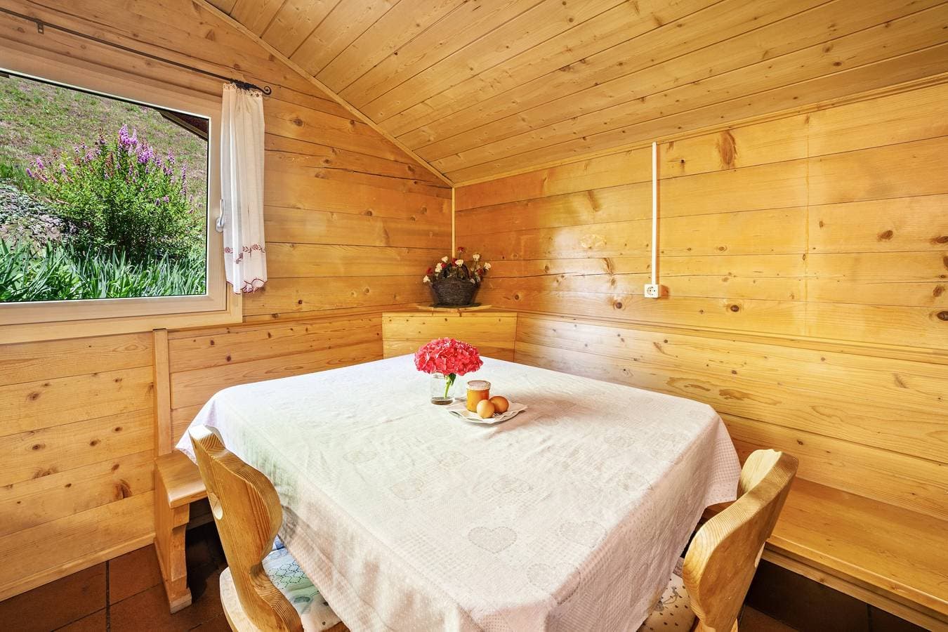 Foto 10 von 34: Ferienwohnung 'Almbergerhof Wohnung Hirzer' mit Bergblick und Balkon